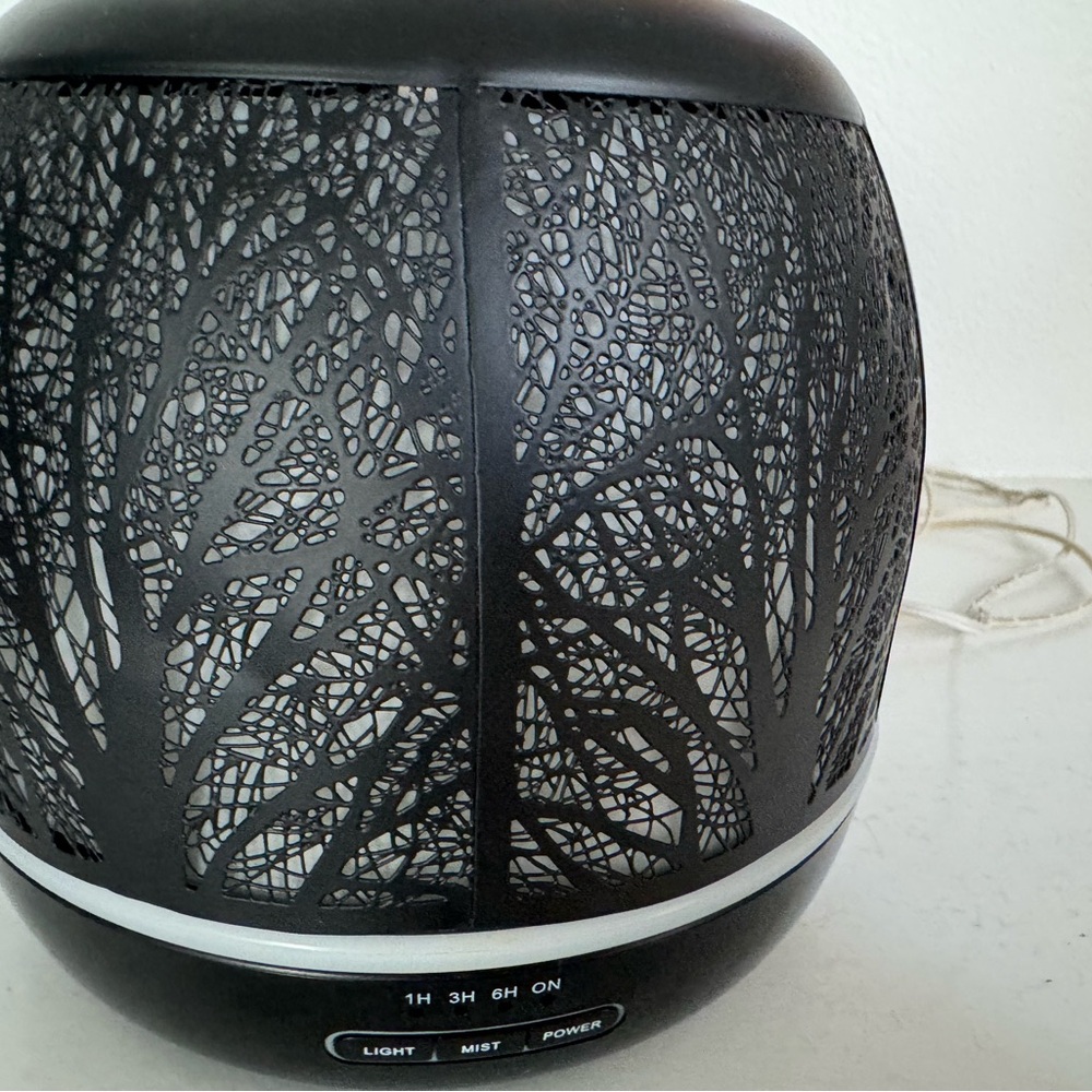 Tree Design Essential Oil Diffuser With Color Changing Lights - Picture 2 of 4